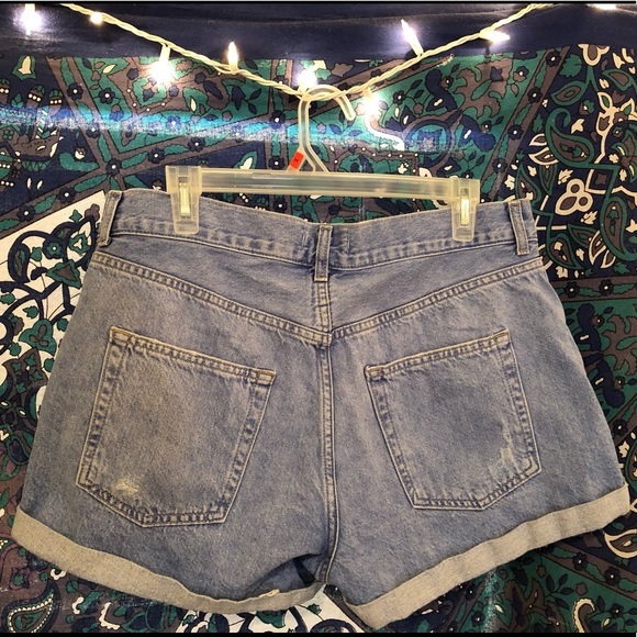 Light wash Jean Shorts - Picture 2 of 3